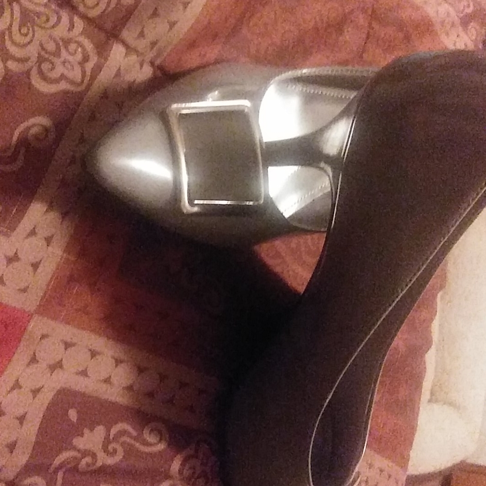 High heels - Picture 2 of 2
